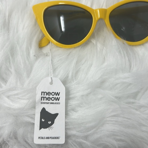 PETALS AND PEACOCKS Meow Meow Cat Eye Sunglasses UV 400 Protection - Picture 2 of 9